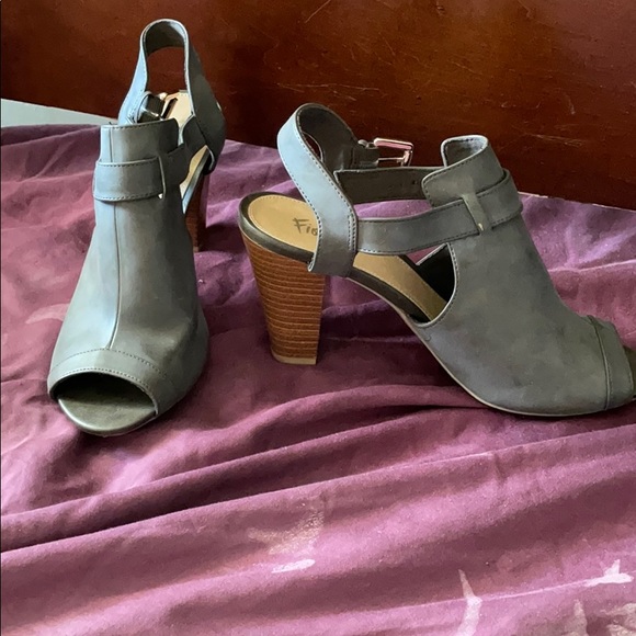 Shoe - Picture 2 of 2